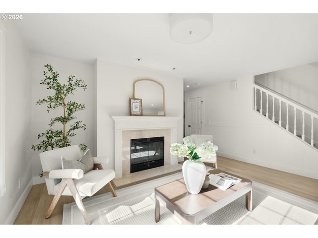 10618 Sw GARDEN PARK Pl, Portland, OR 97223