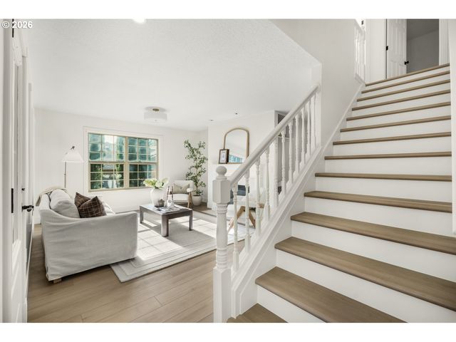 10618 Sw GARDEN PARK Pl, Portland, OR 97223
