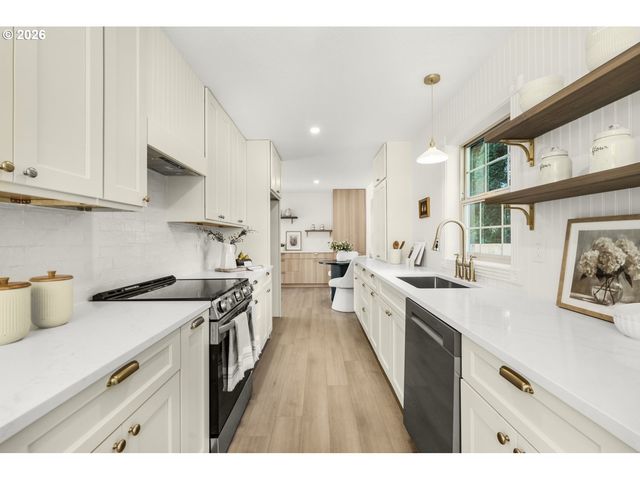 10618 Sw GARDEN PARK Pl, Portland, OR 97223