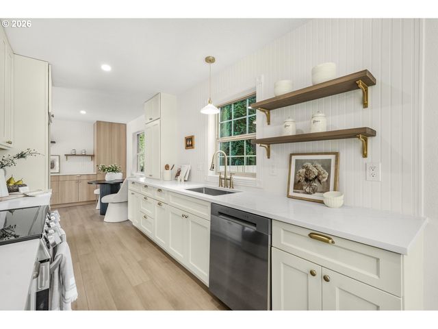 10618 Sw GARDEN PARK Pl, Portland, OR 97223