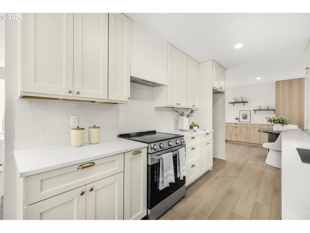 10618 Sw GARDEN PARK Pl, Portland, OR 97223