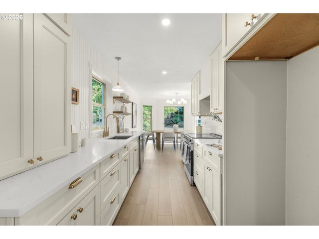 10618 Sw GARDEN PARK Pl, Portland, OR 97223