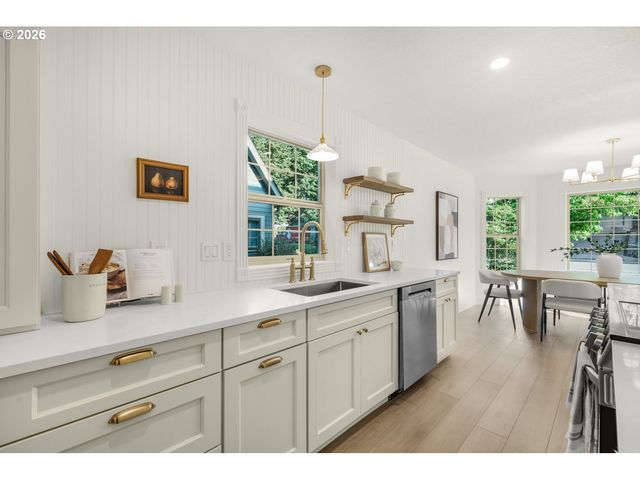 10618 Sw GARDEN PARK Pl, Portland, OR 97223