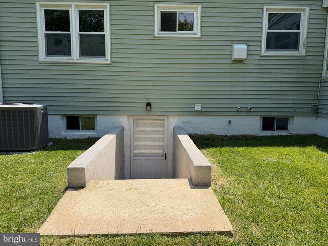2311 SHERMAN AVE, Wilmington, DE 19804