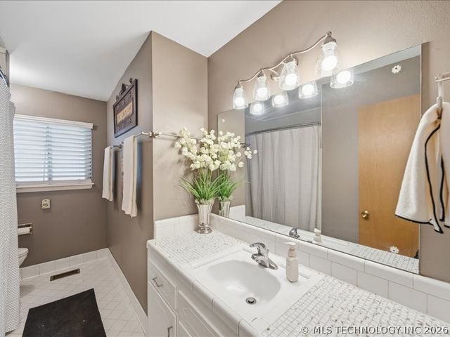 6831 E 17th Street, Tulsa, OK 74112