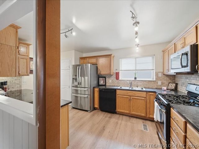 6831 E 17th Street, Tulsa, OK 74112