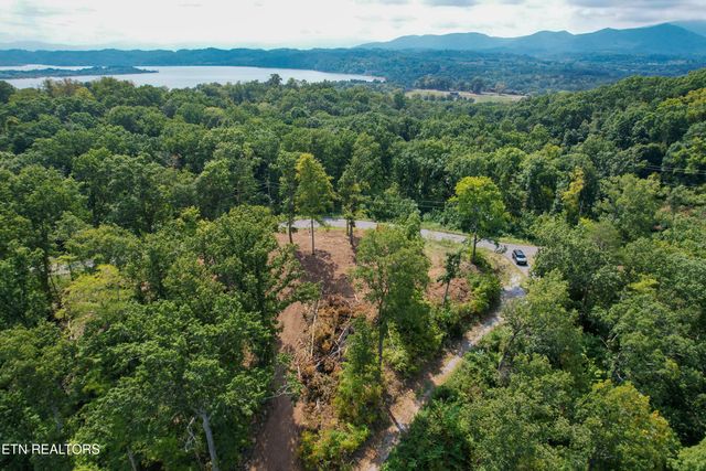 102 Ridgeline Tr, Dandridge, TN 37725