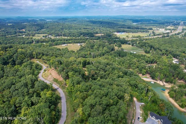 102 Ridgeline Tr, Dandridge, TN 37725