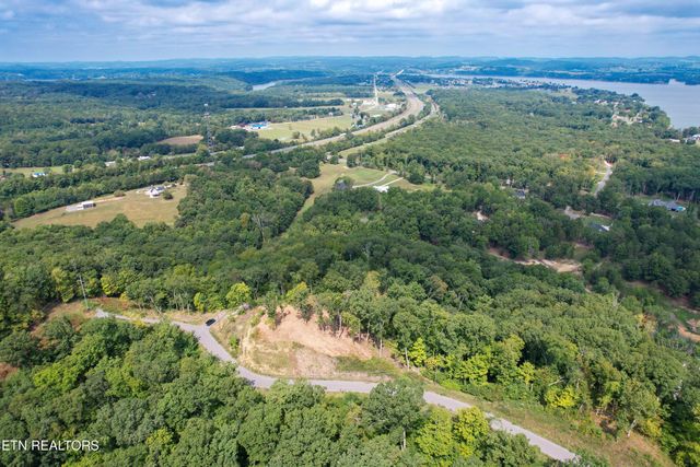 102 Ridgeline Tr, Dandridge, TN 37725