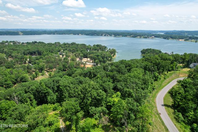 102 Ridgeline Tr, Dandridge, TN 37725