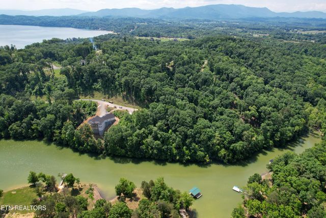 102 Ridgeline Tr, Dandridge, TN 37725