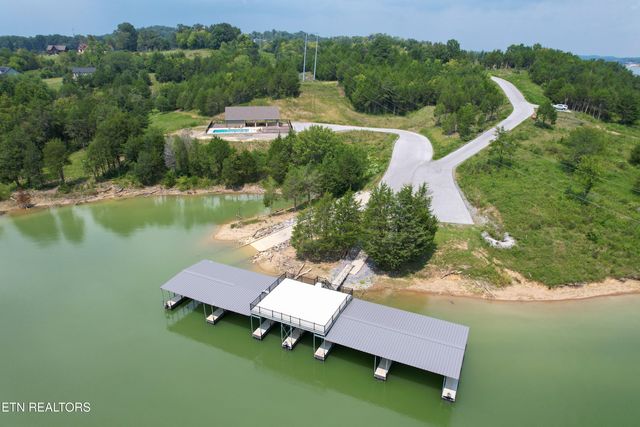 102 Ridgeline Tr, Dandridge, TN 37725