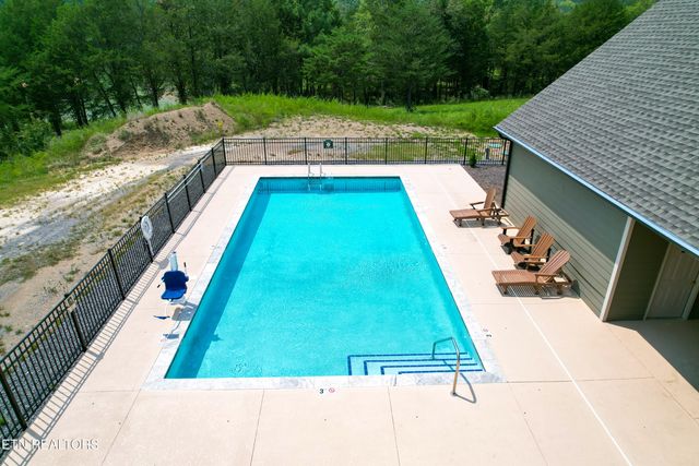 102 Ridgeline Tr, Dandridge, TN 37725