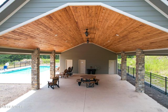 102 Ridgeline Tr, Dandridge, TN 37725