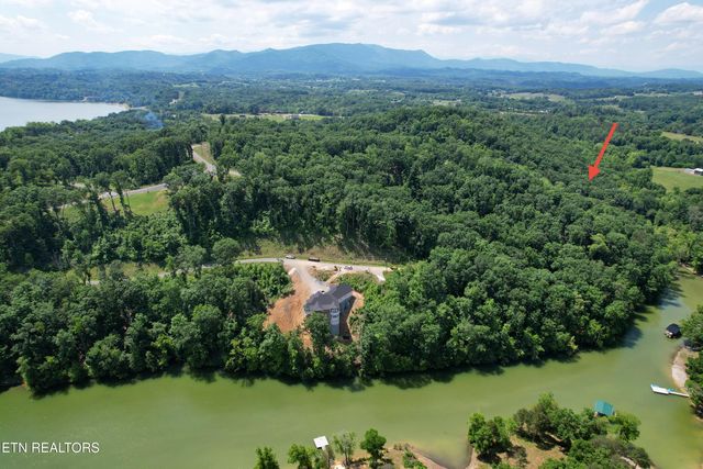 102 Ridgeline Tr, Dandridge, TN 37725