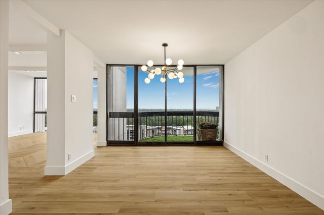 5001 Woodway Drive Drive 1806, Houston, TX 77056