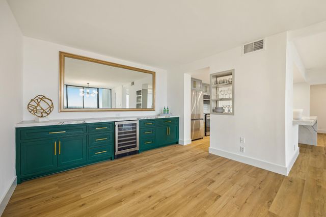 5001 Woodway Drive Drive 1806, Houston, TX 77056