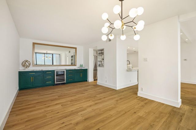 5001 Woodway Drive Drive 1806, Houston, TX 77056