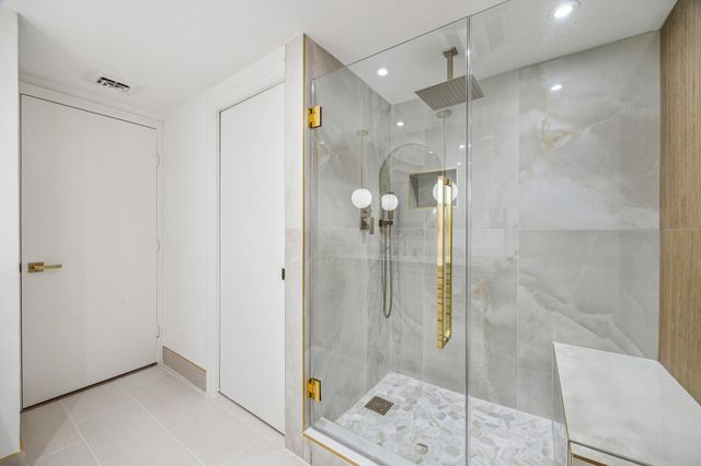 5001 Woodway Drive Drive 1806, Houston, TX 77056