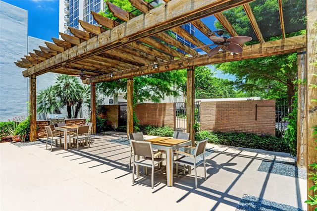 5001 Woodway Drive Drive 1806, Houston, TX 77056