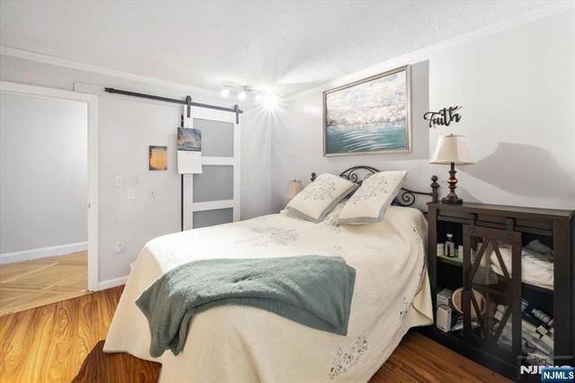 2208 Harmon Cove Tower, Secaucus, NJ 07094