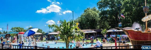 2208 Harmon Cove Tower, Secaucus, NJ 07094