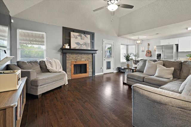 420 Arnold Avenue, Burleson, TX 76028