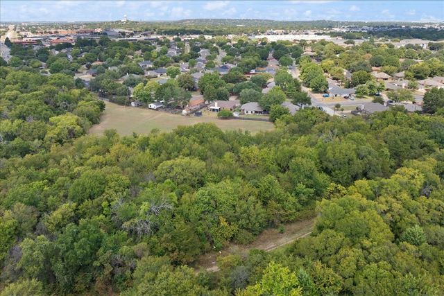 420 Arnold Avenue, Burleson, TX 76028