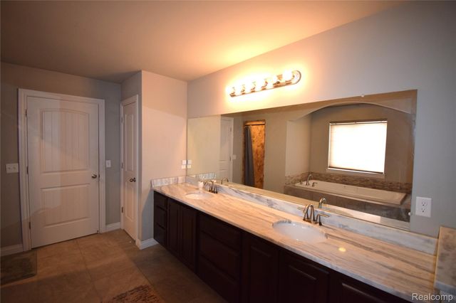 55752 Timbers Edge Drive, Shelby Charter Township, MI 48316