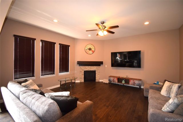 55752 Timbers Edge Drive, Shelby Charter Township, MI 48316