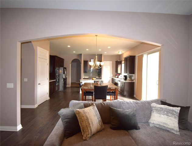 55752 Timbers Edge Drive, Shelby Charter Township, MI 48316