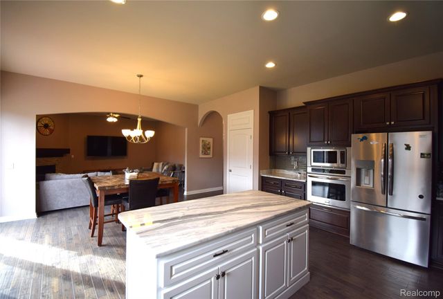 55752 Timbers Edge Drive, Shelby Charter Township, MI 48316