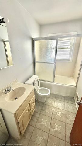 1644 E Goulson Avenue, Hazel Park, MI 48030