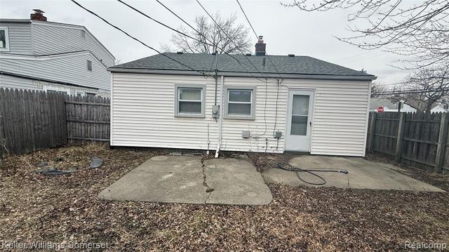 1644 E Goulson Avenue, Hazel Park, MI 48030