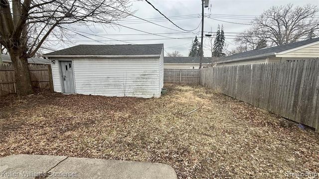 1644 E Goulson Avenue, Hazel Park, MI 48030