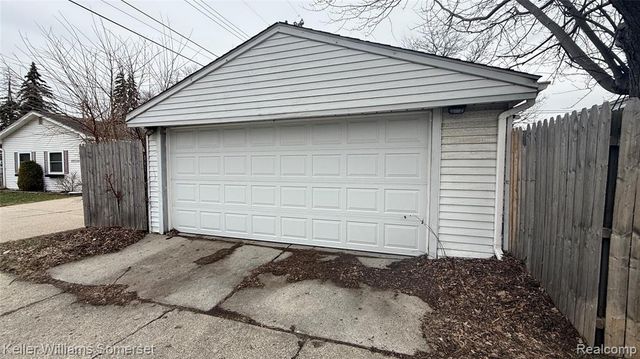 1644 E Goulson Avenue, Hazel Park, MI 48030