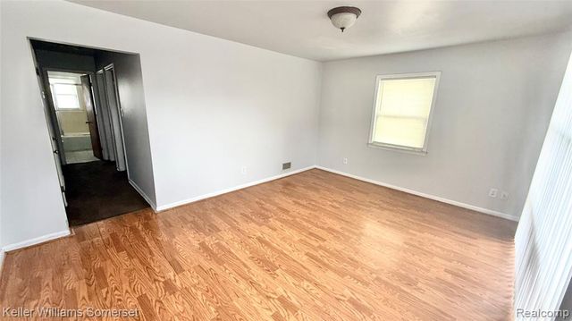 1644 E Goulson Avenue, Hazel Park, MI 48030