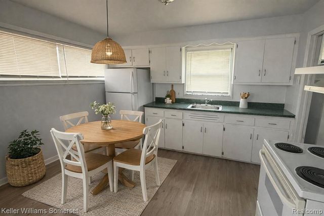 1644 E Goulson Avenue, Hazel Park, MI 48030