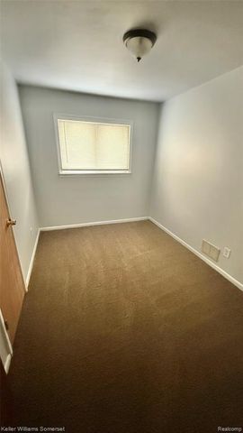 1644 E Goulson Avenue, Hazel Park, MI 48030