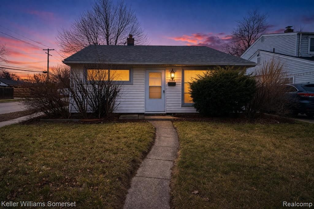1644 E Goulson Avenue, Hazel Park, MI 48030