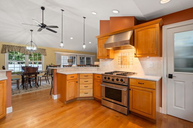 6 Perennial Ln, Hampden, MA 01036