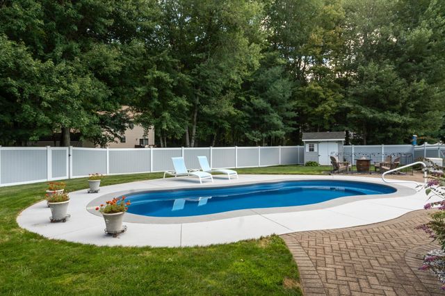 6 Perennial Ln, Hampden, MA 01036