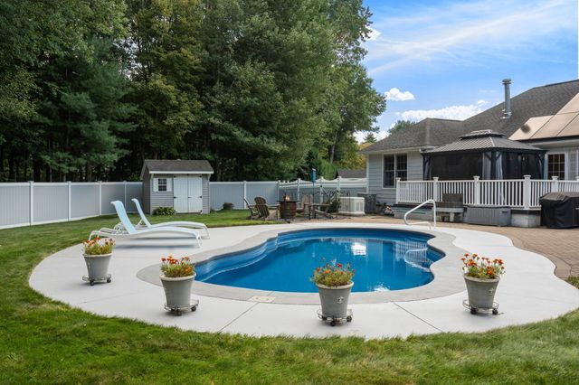 6 Perennial Ln, Hampden, MA 01036