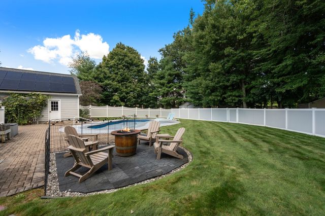 6 Perennial Ln, Hampden, MA 01036