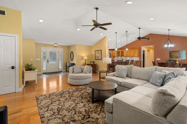 6 Perennial Ln, Hampden, MA 01036