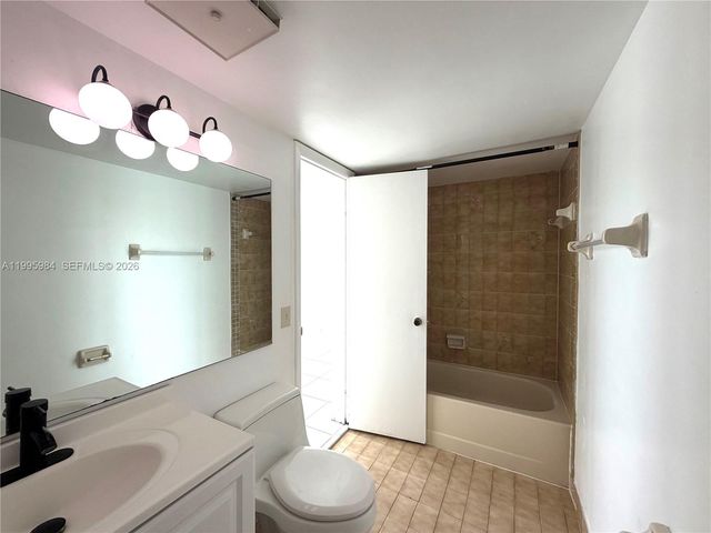 11750 SW 18th St 314-1, Miami, FL 33175