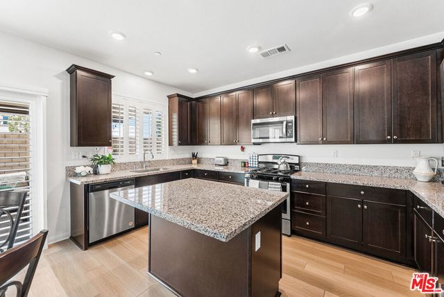 13041 Echo Valley Street, Victorville, CA 92392