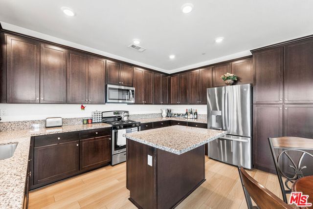 13041 Echo Valley Street, Victorville, CA 92392