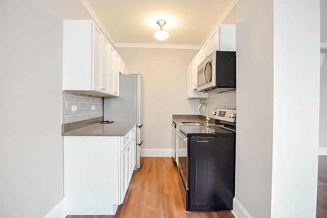 817 W Lakeside Place 611, Chicago, IL 60640