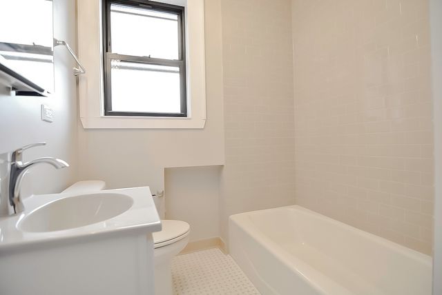 817 W Lakeside Place 611, Chicago, IL 60640